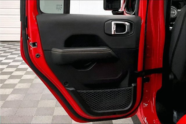 Used 2026 Jeep Wrangler Unlimited Sahara AWD/4WD image 23