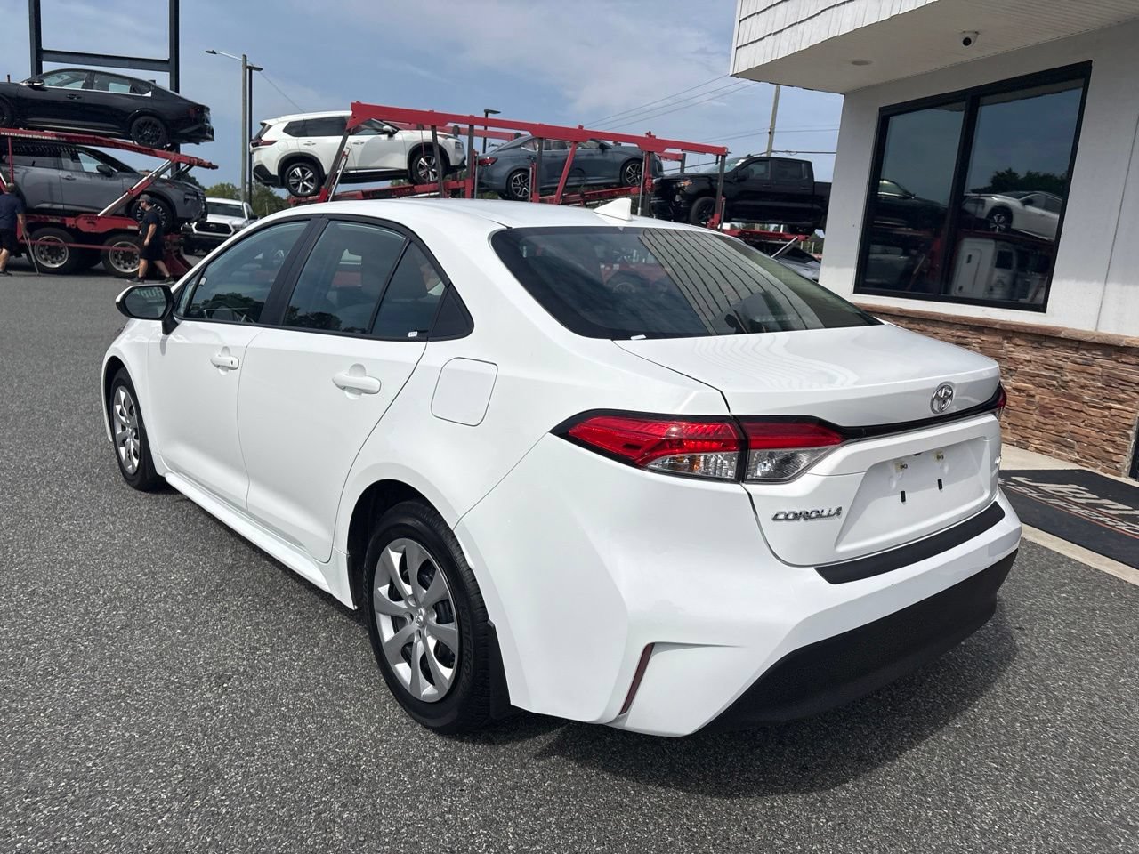Used 2025 Toyota Corolla LE FWD image 7