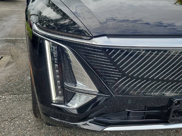 Certified 2024 Cadillac Lyriq Luxury AWD/4WD image 7