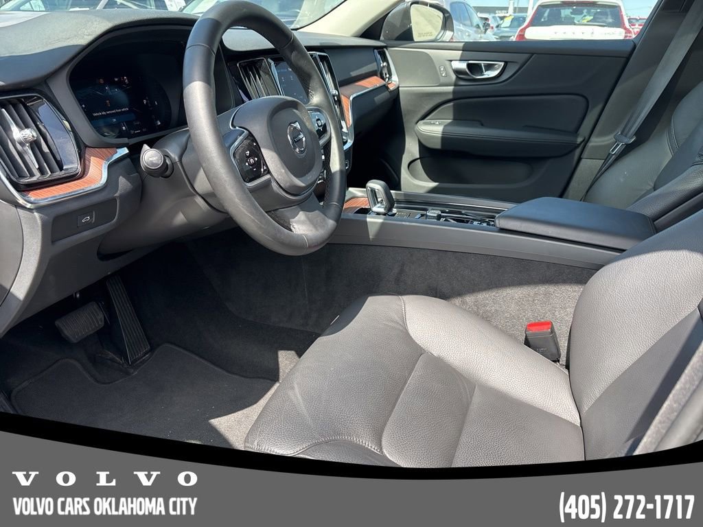 Used 2025 Volvo V60 B5 Cross Country Plus image 7