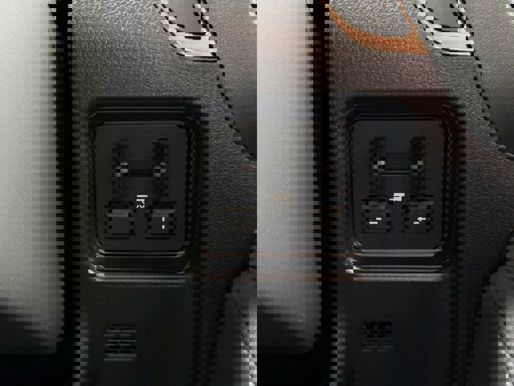 Used 2025 Lexus GX 550 w/ Accessory Package (2T) image 31