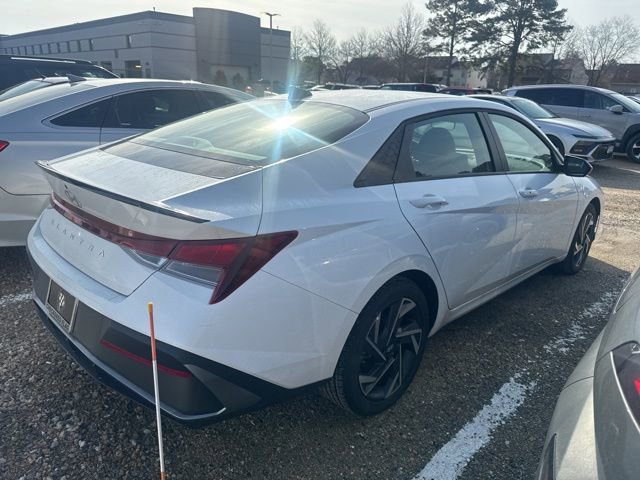 Used 2025 Hyundai Elantra Sport image 10