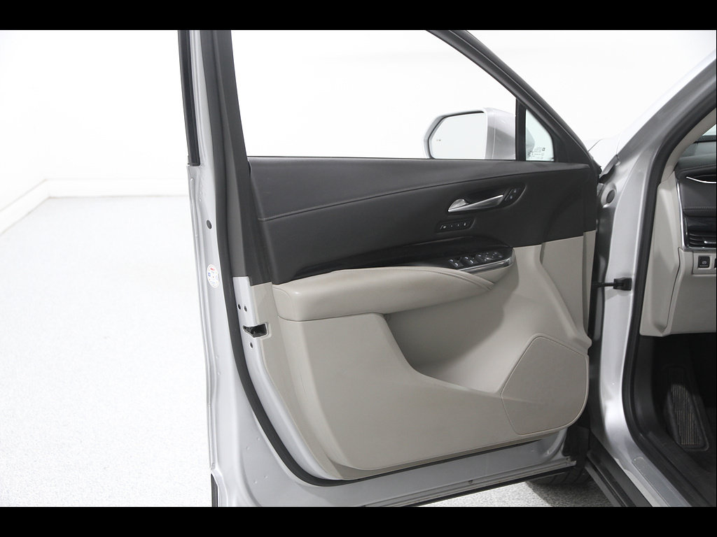 Used 2019 Cadillac XT4 Premium Luxury w/ Cold Weather Package AWD/4WD image 4