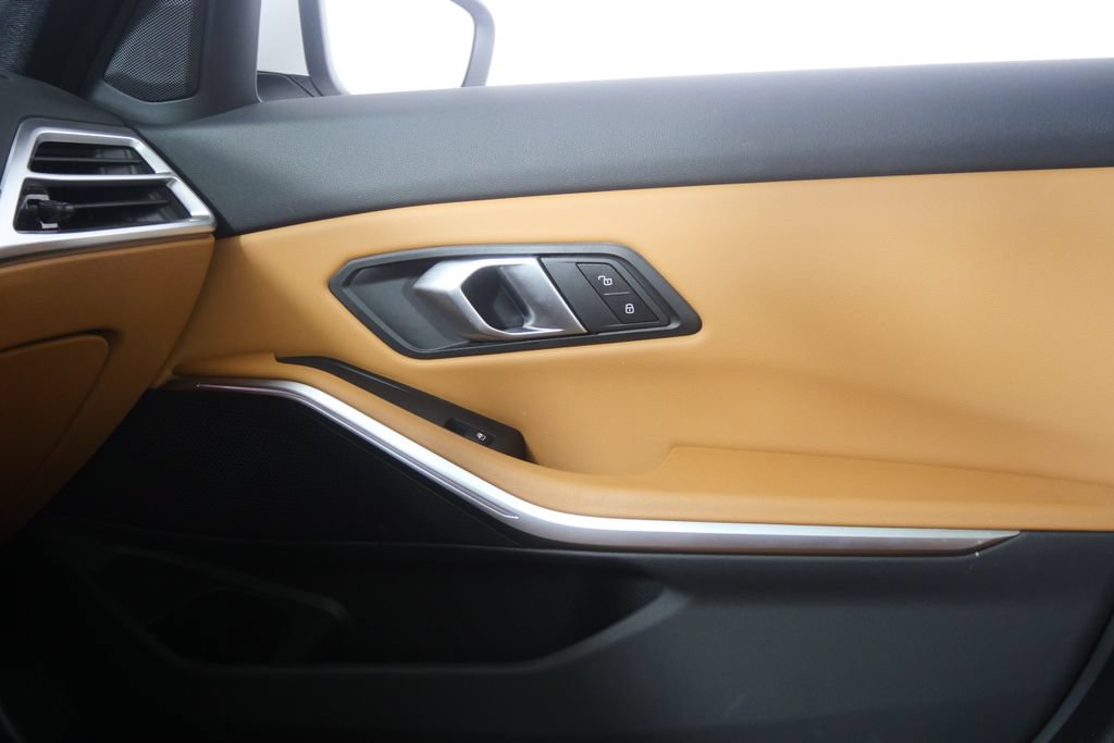Certified 2025 BMW 330i Sedan RWD image 27