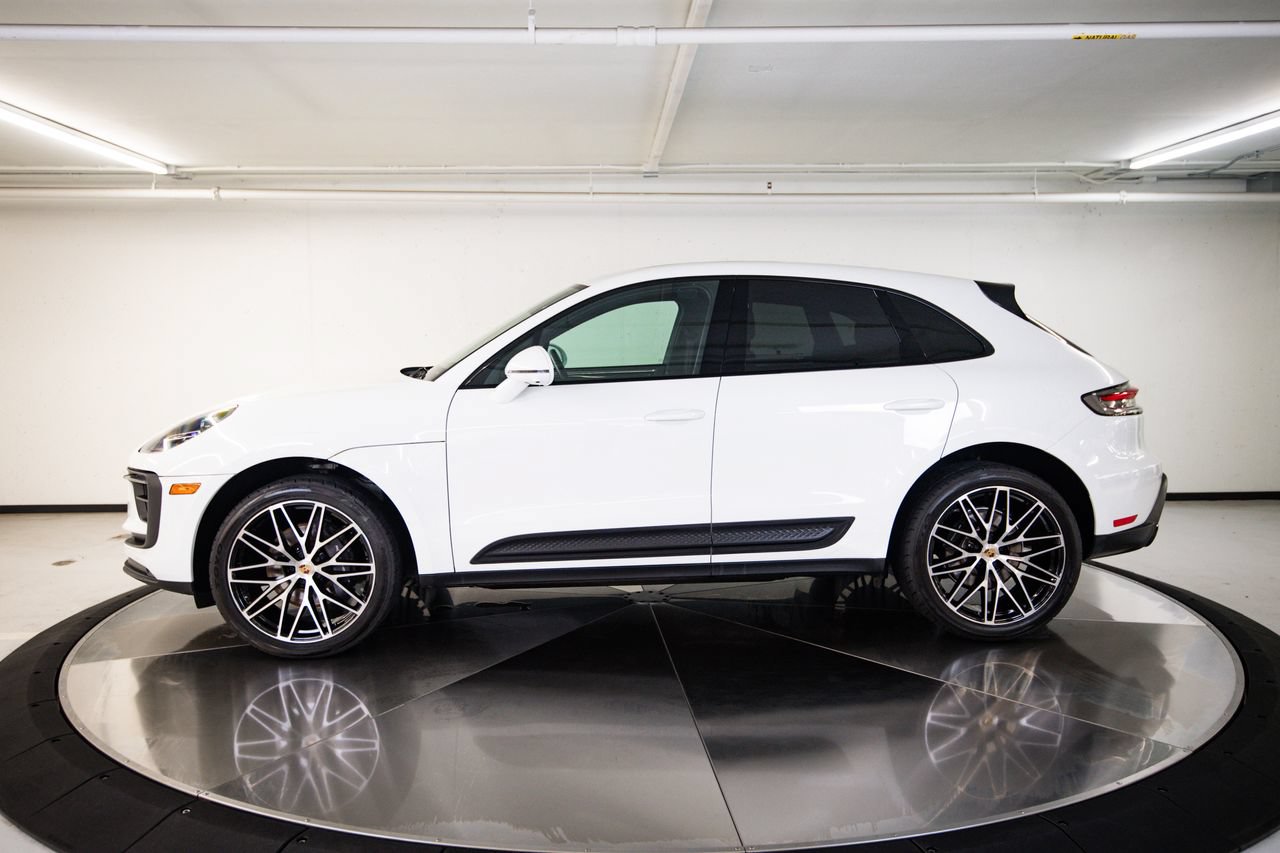 Certified 2023 Porsche Macan AWD/4WD image 2