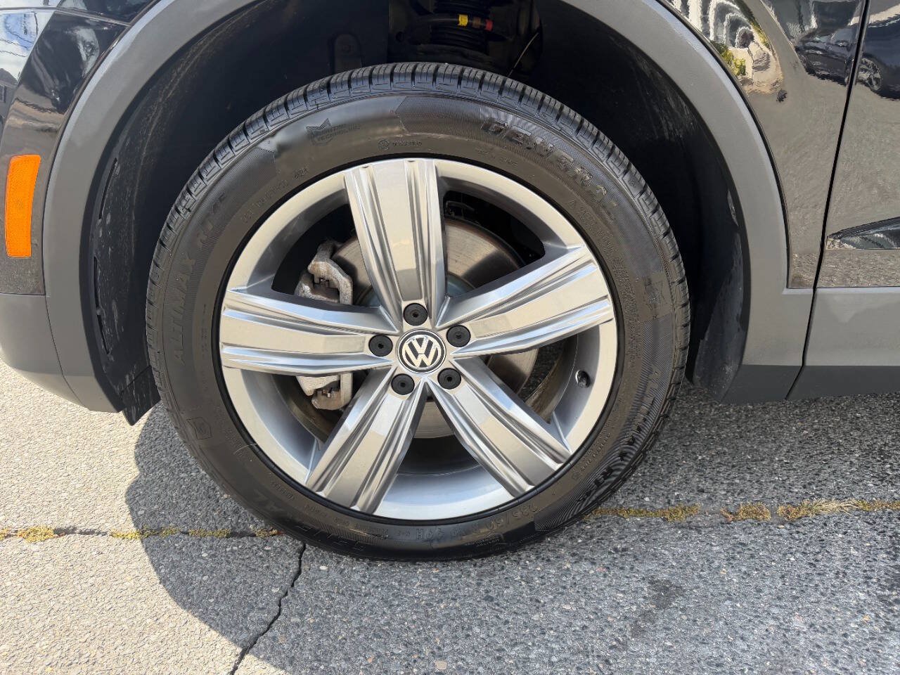 Used 2021 Volkswagen Tiguan SEL AWD/4WD image 12