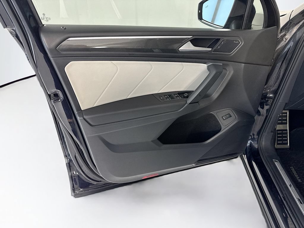 Used 2019 Volkswagen Tiguan SEL Premium R-Line w/ 3rd Row Seat Package AWD/4WD image 25