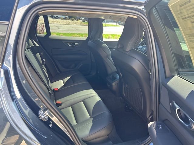 Used 2025 Volvo V60 B5 Cross Country Plus image 13