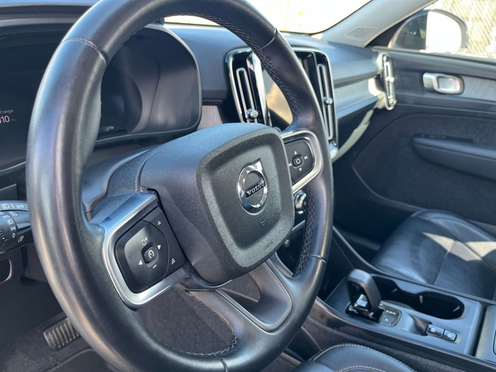 Used 2024 Volvo XC40 B5 Core AWD/4WD image 37