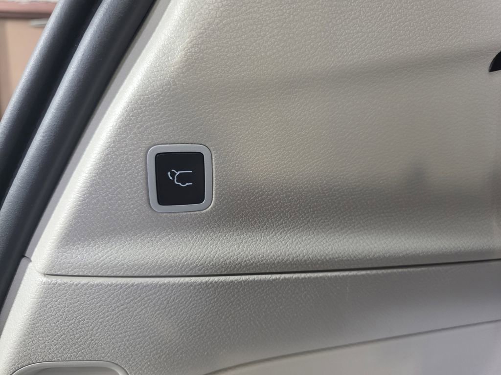 Used 2024 Chrysler Pacifica Limited image 15