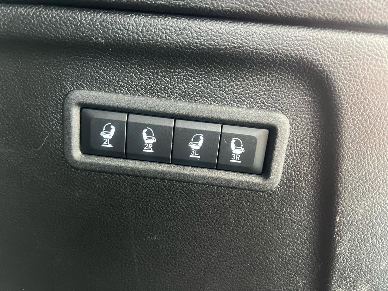 Used 2024 Jeep Wagoneer L Series II image 38