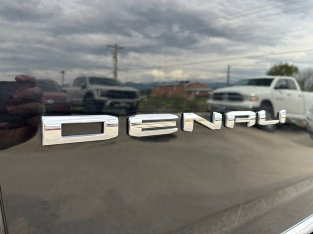 Used 2025 GMC Yukon Denali w/ Denali Reserve Package AWD/4WD image 11