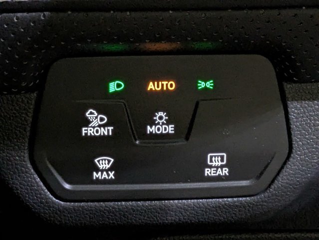 Used 2024 Volkswagen Atlas Cross Sport SE FWD image 25