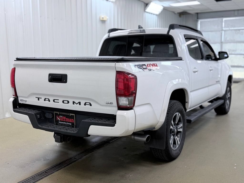 Used 2017 Toyota Tacoma TRD Sport w/ Tow Package AWD/4WD image 6