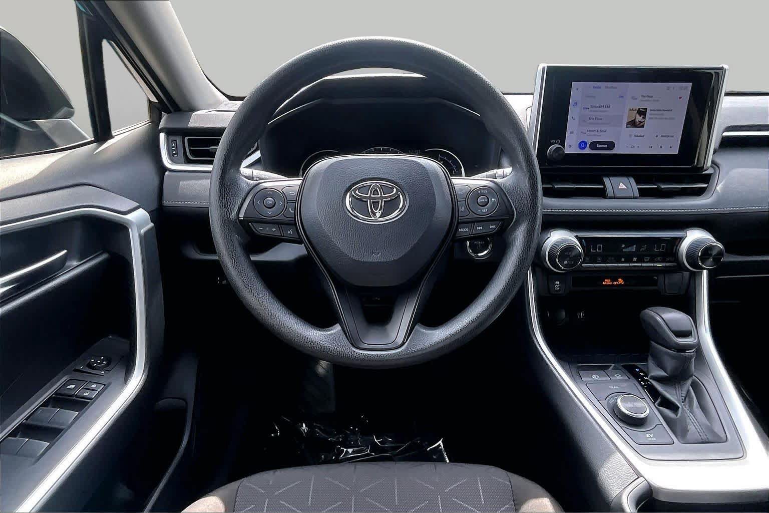 Used 2025 Toyota RAV4 XLE AWD/4WD image 6
