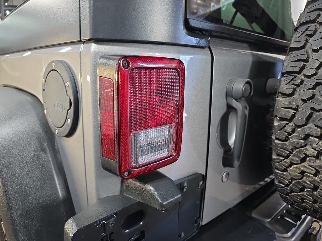 Used 2016 Jeep Wrangler Unlimited Rubicon AWD/4WD image 34