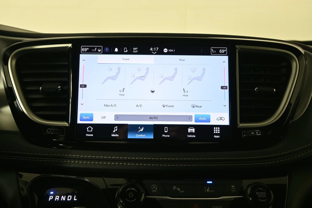 Used 2024 Chrysler Pacifica Touring FWD image 28