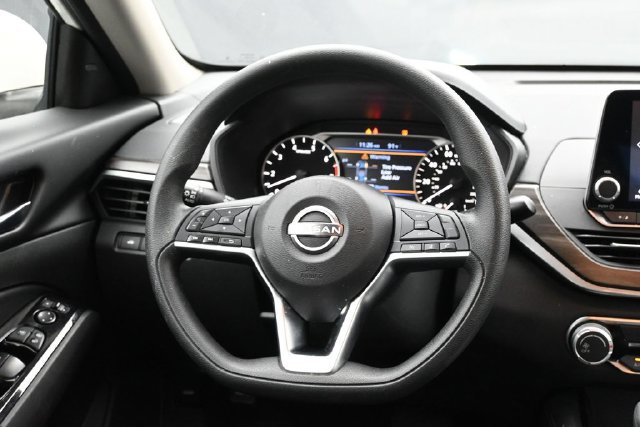 Used 2023 Nissan Altima 2.5 SV FWD image 9