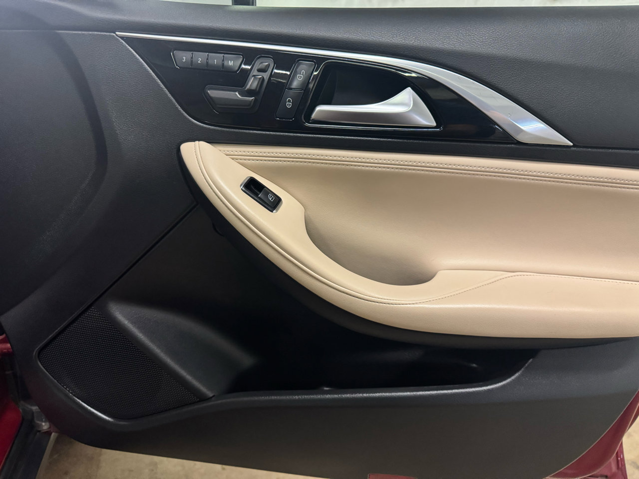 Used 2018 INFINITI QX30 Premium w/ Navigation Package image 21