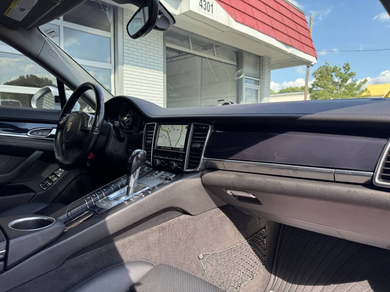 Used 2015 Porsche Panamera S RWD image 37