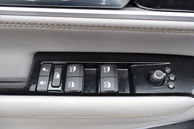 Used 2022 Jeep Wagoneer Series III AWD/4WD image 21
