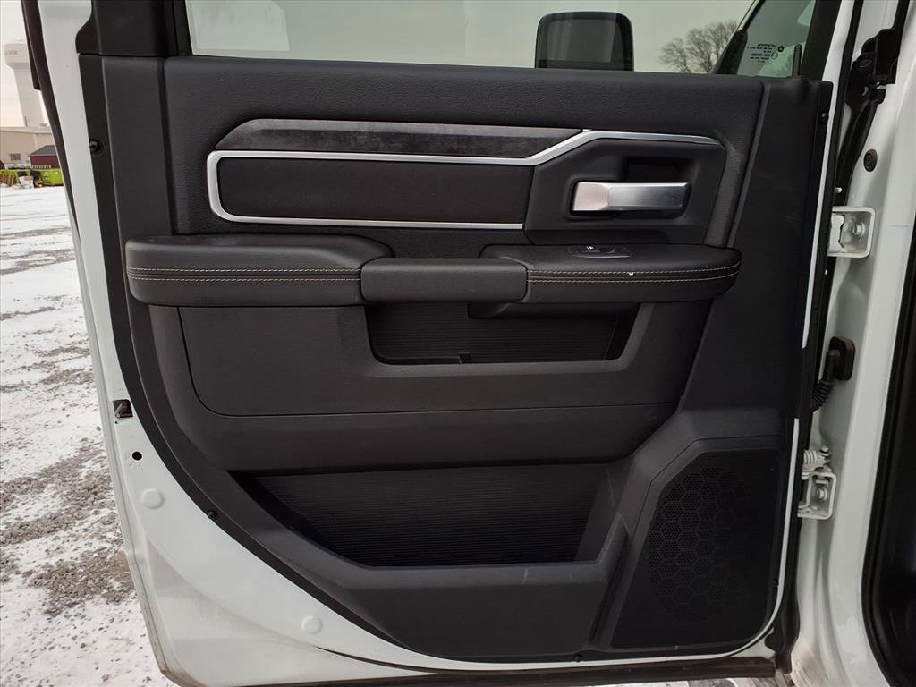 Used 2024 RAM 2500 Big Horn w/ Sport Appearance Package image 25