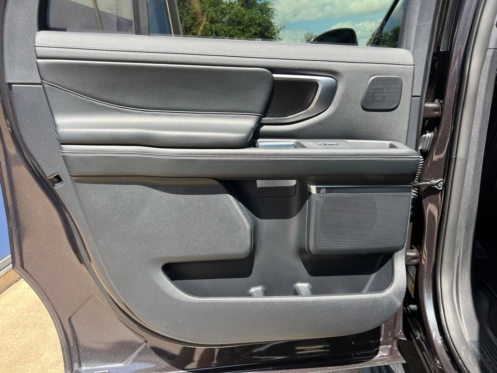 New 2026 Ford Expedition Max Platinum w/ Stealth Performance Package AWD/4WD image 13