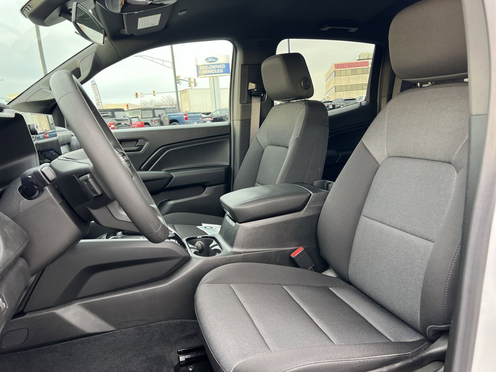 Used 2024 Chevrolet Colorado W/T image 13