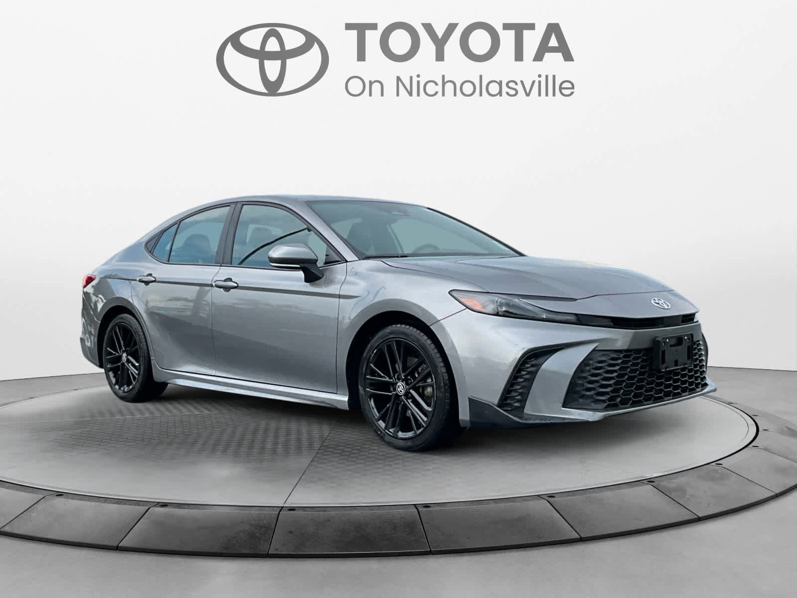 Used 2025 Toyota Camry SE FWD image 7