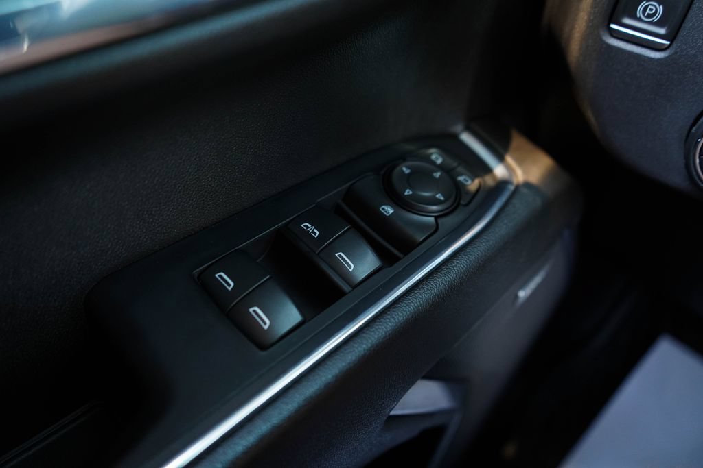 Used 2022 Chevrolet Silverado 1500 LT Trail Boss w/ LT Trail Boss Premium Package AWD/4WD image 32