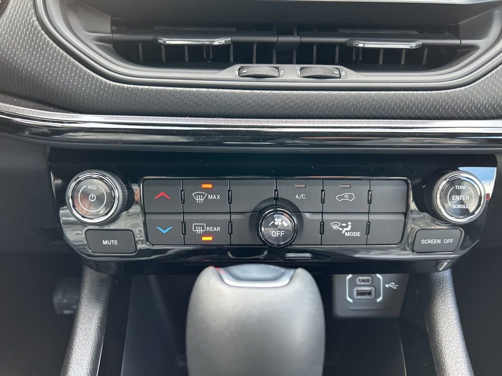 New 2026 Jeep Compass Latitude image 12