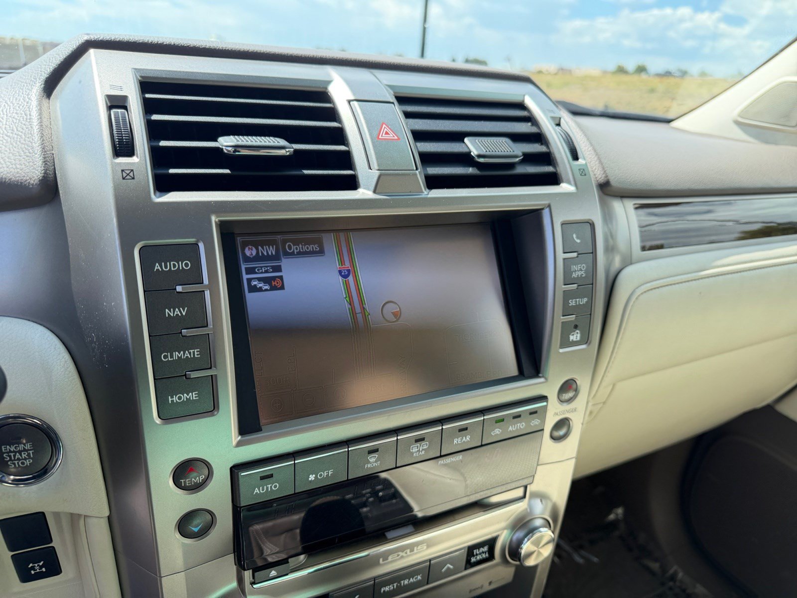 Used 2016 Lexus GX 460 Luxury w/ Preferred Accessory Package AWD/4WD image 26
