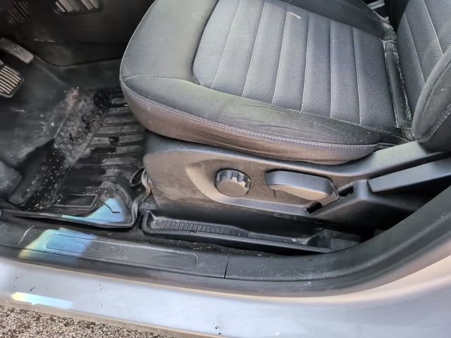 Used 2018 Ford Edge SE image 17