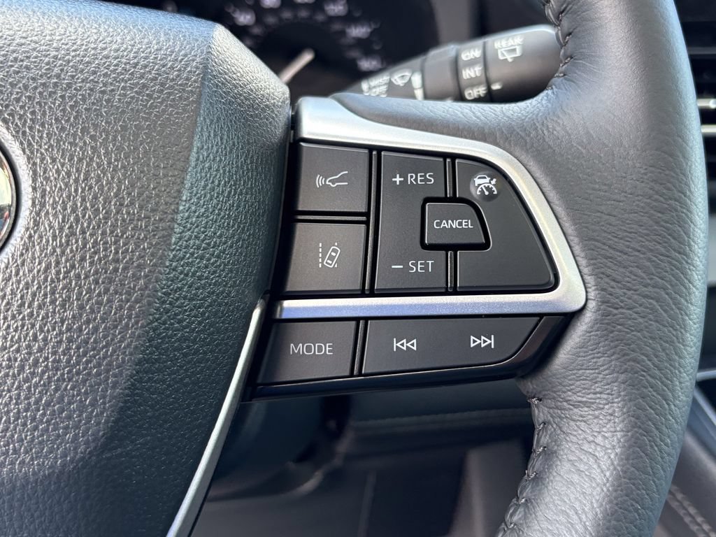 Used 2026 Toyota Sienna XLE FWD image 31
