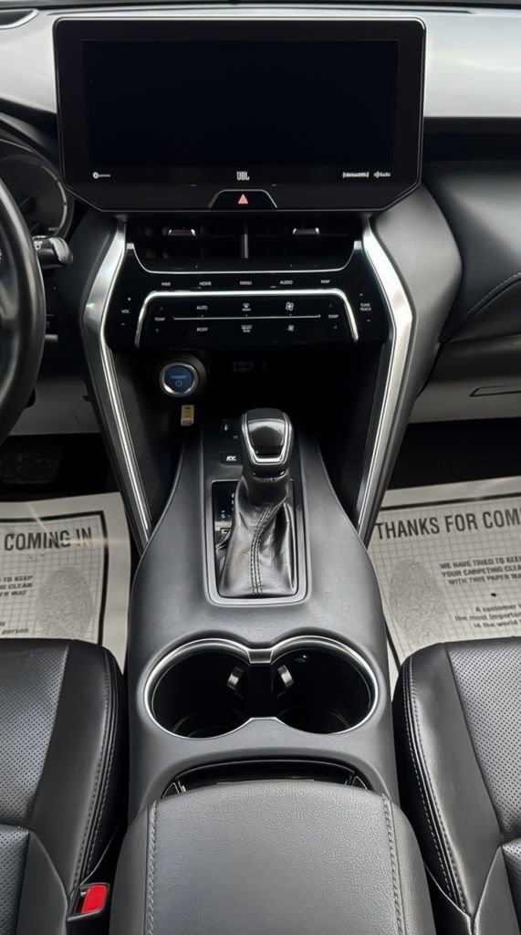 Used 2022 Toyota Venza Limited image 17