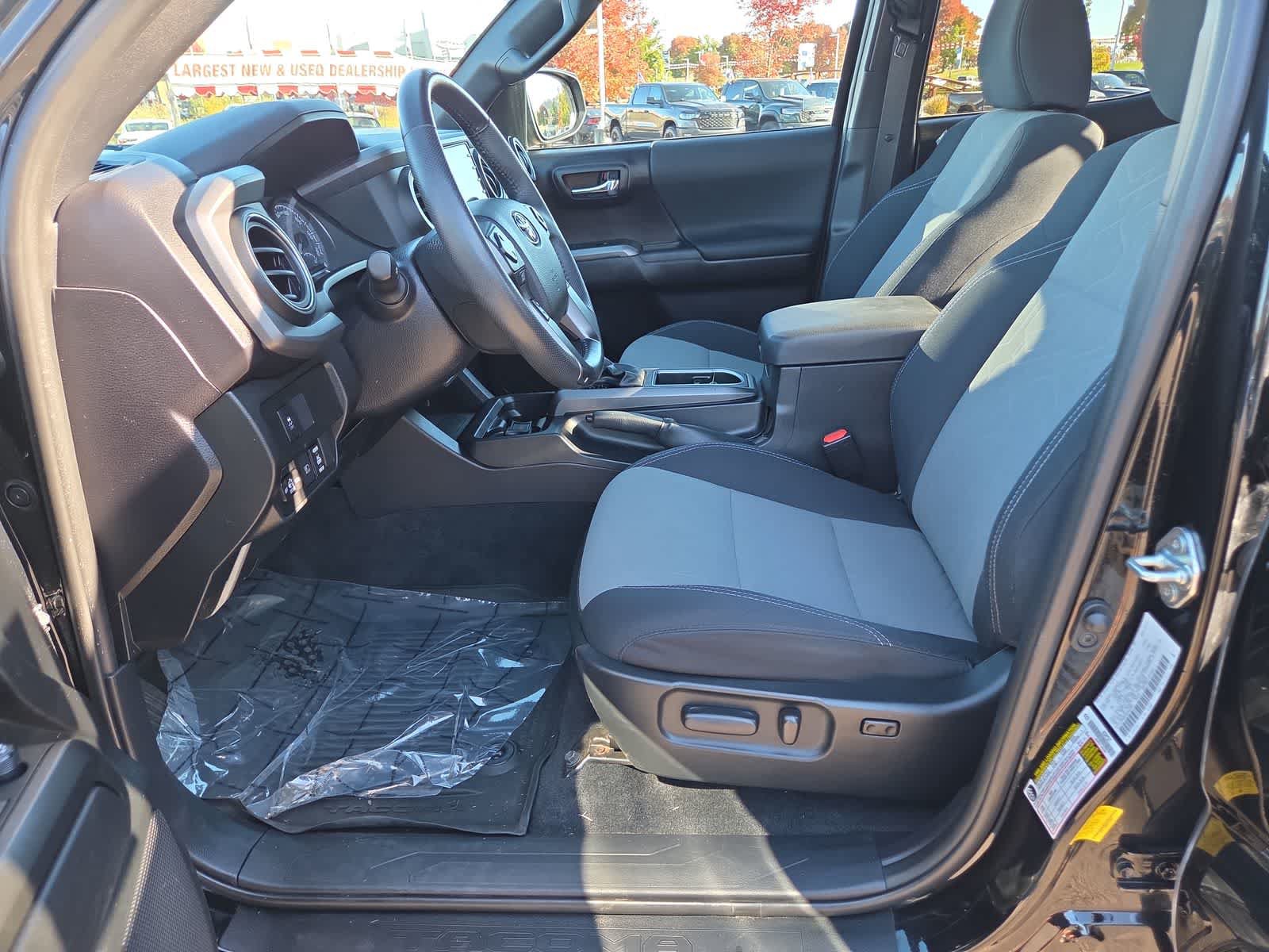 Used 2021 Toyota Tacoma TRD Sport AWD/4WD image 19