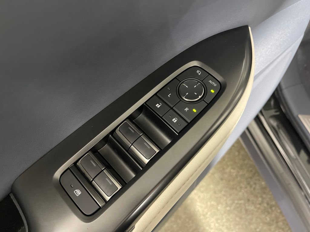 Used 2023 Lexus RZ 450e Premium image 16