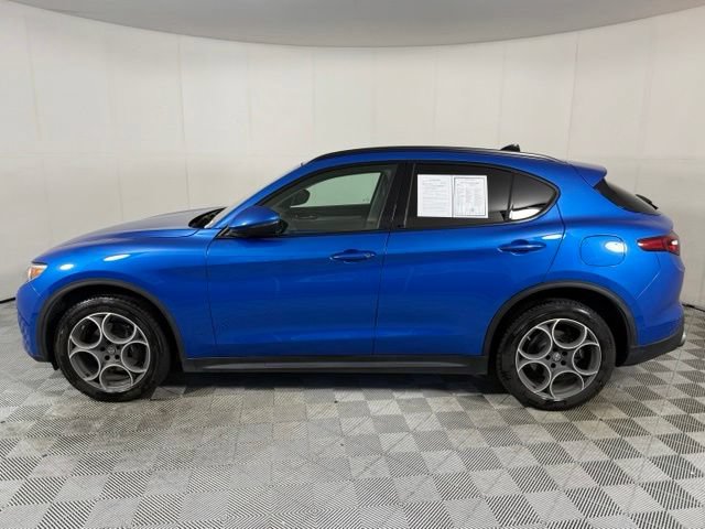 Used 2018 Alfa Romeo Stelvio Sport w/ Quick Order Package 22J Sport AWD/4WD image 3