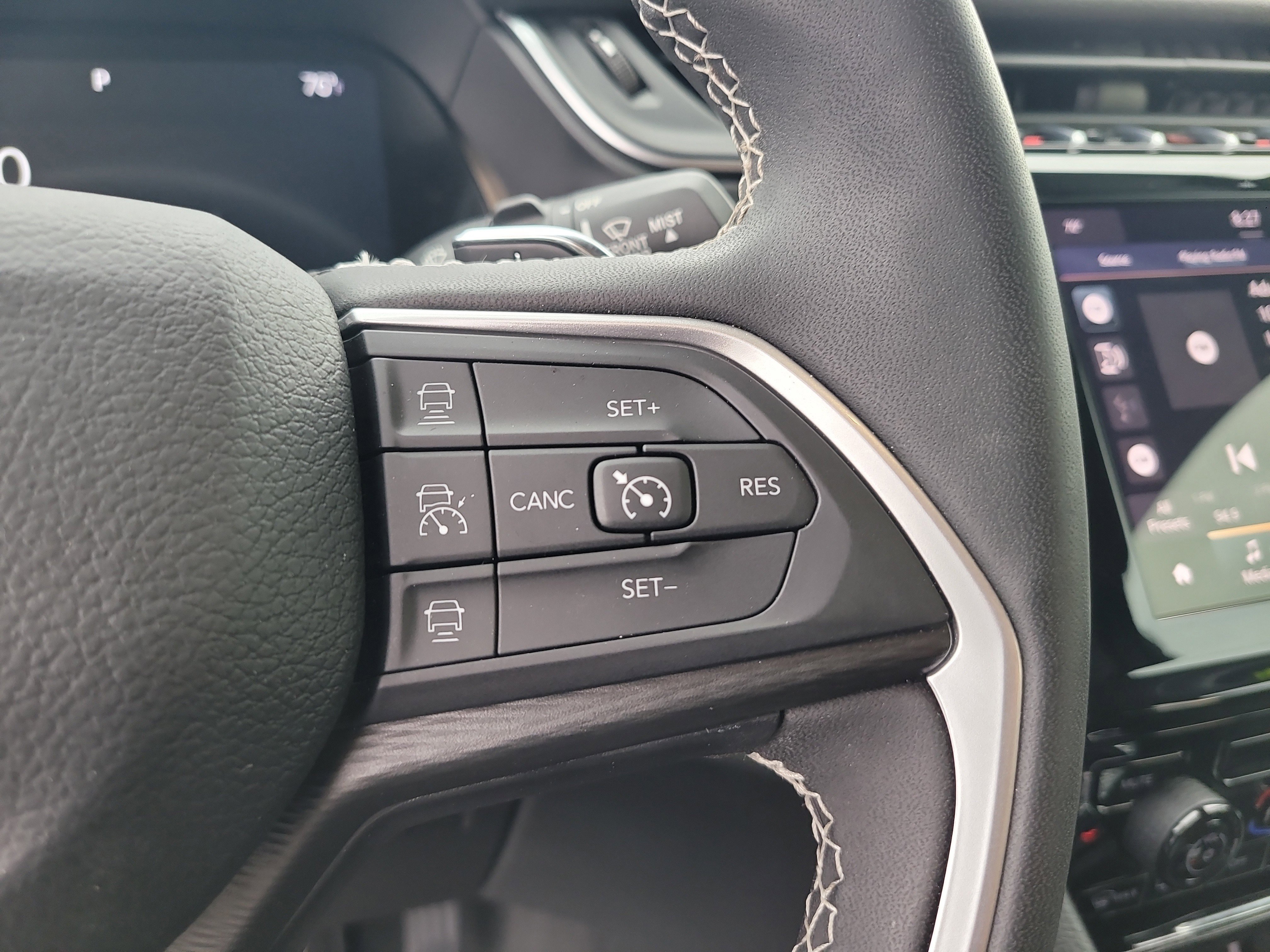 Used 2024 Jeep Grand Cherokee Laredo image 27