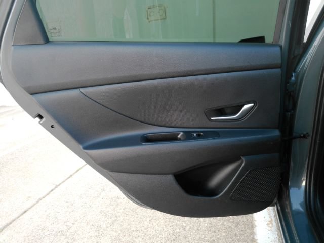 Used 2026 Hyundai Elantra SE FWD image 16