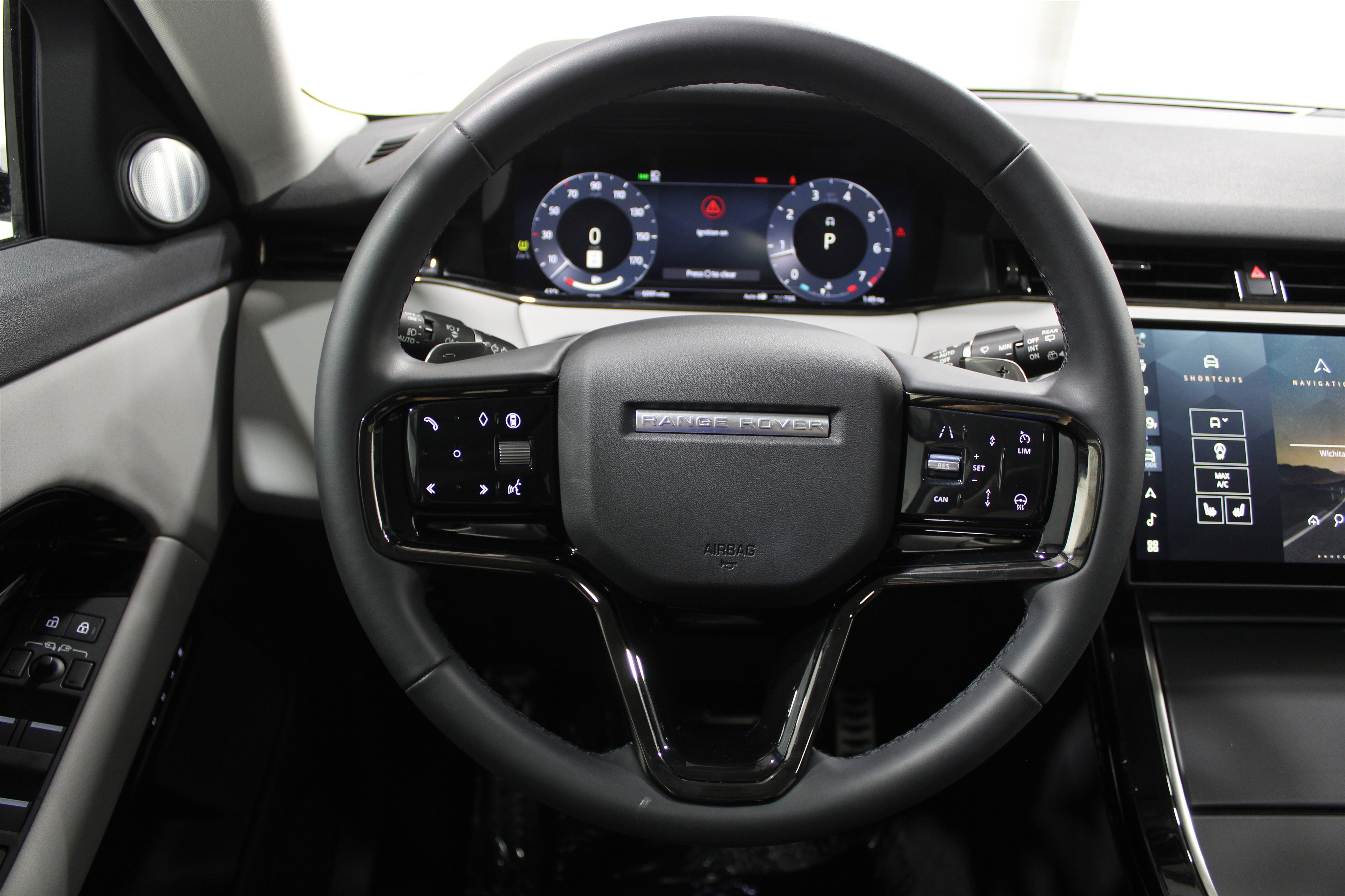 Used 2024 Land Rover Range Rover Evoque Dynamic SE image 8