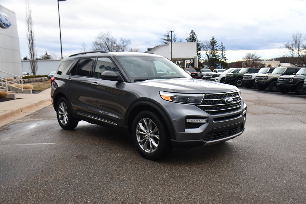 Used 2023 Ford Explorer XLT w/ Equipment Group 202A image 9