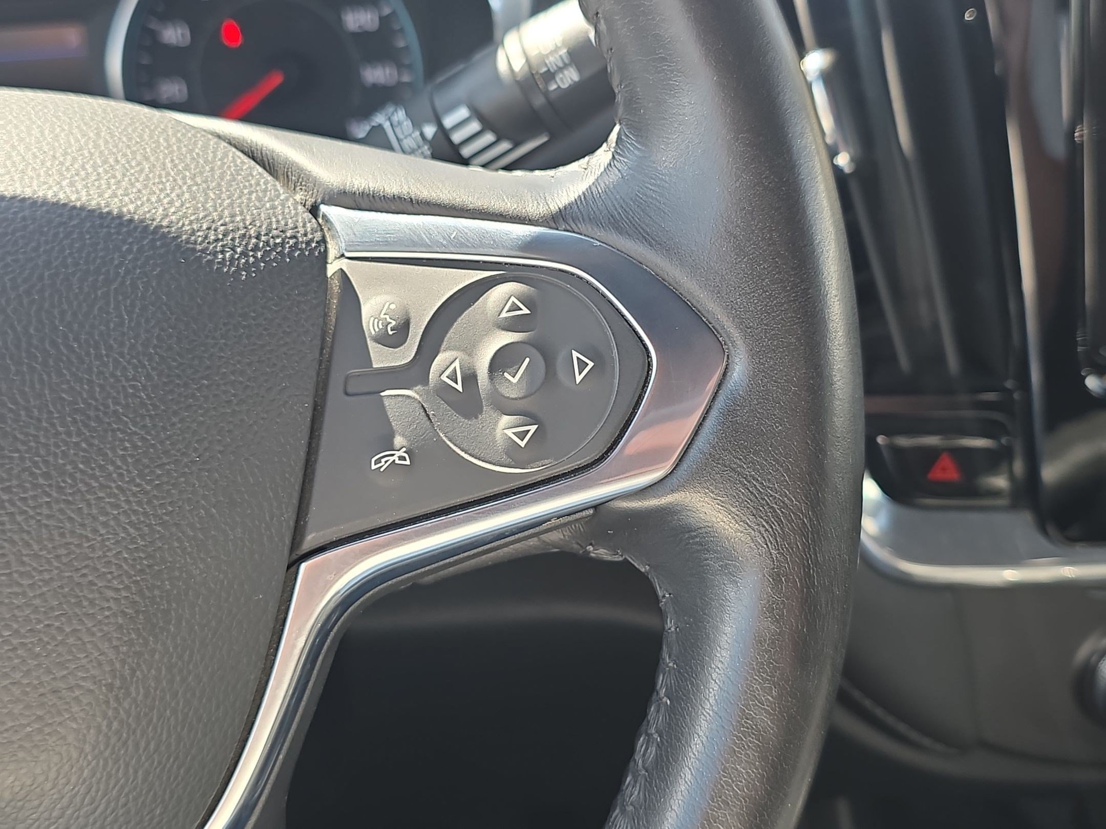 Used 2022 Chevrolet Traverse LT AWD/4WD image 16