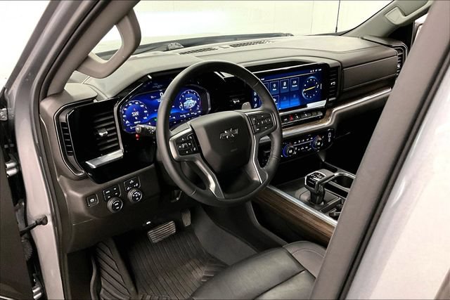 Used 2024 Chevrolet Silverado 1500 RST AWD/4WD image 16