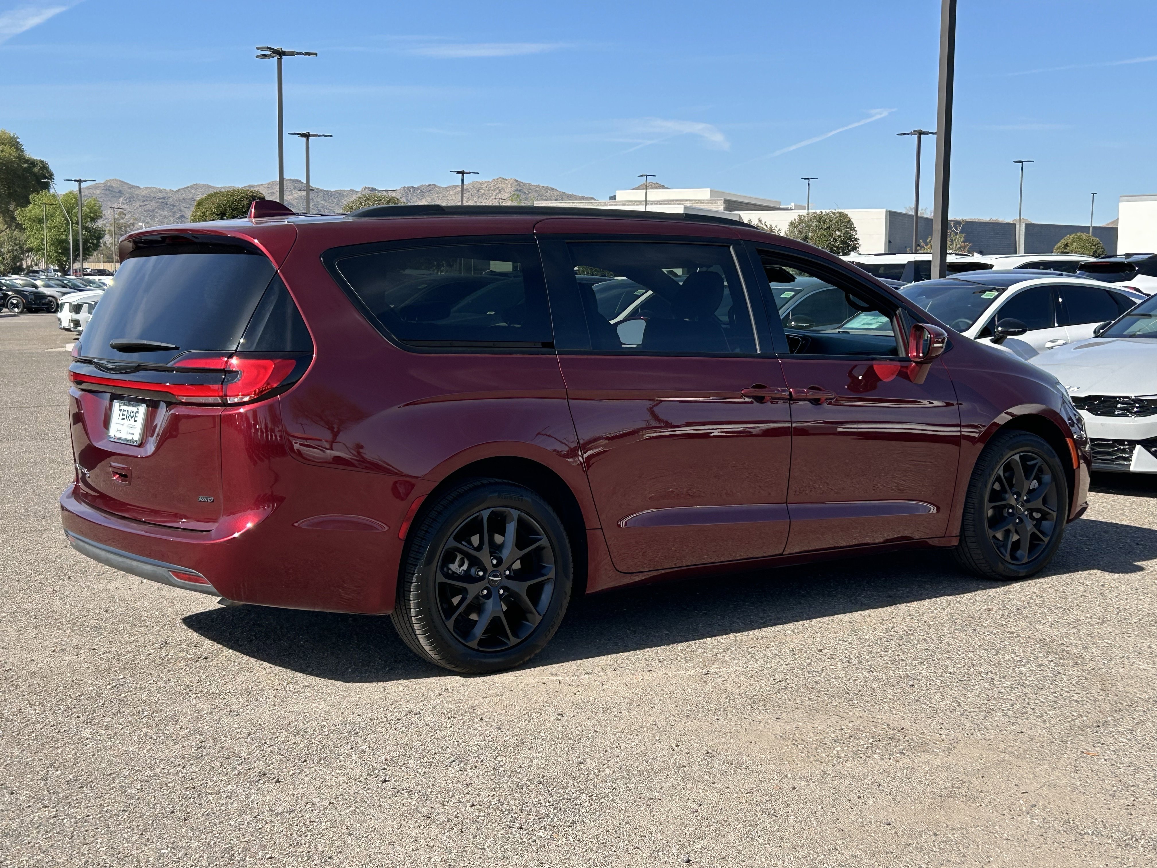 Certified 2022 Chrysler Pacifica Touring-L w/ S Appearance Package image 5
