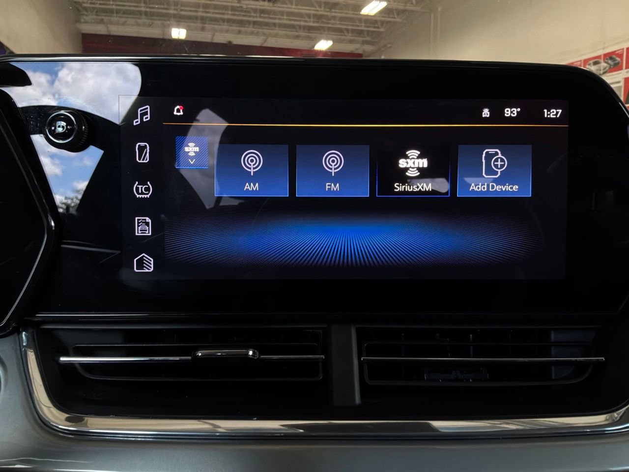 Used 2025 Chevrolet Trax LT FWD image 28