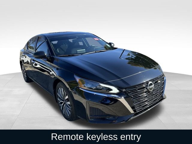 Used 2024 Nissan Altima 2.5 SV image 2