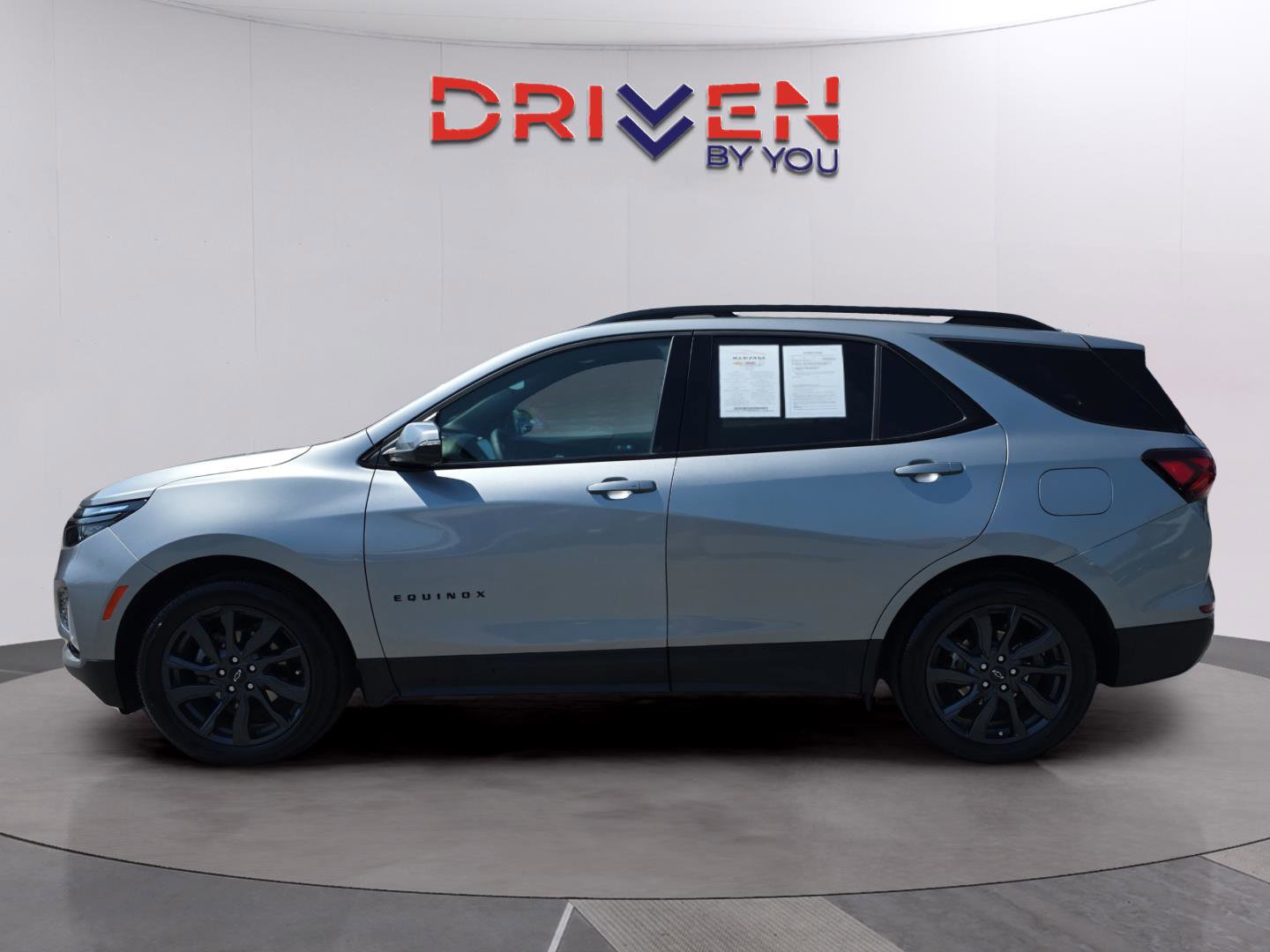 Used 2023 Chevrolet Equinox RS w/ RS Leather Package image 2