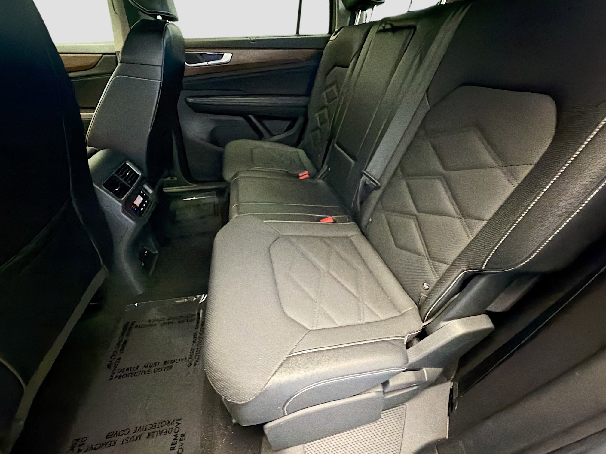 Used 2024 Volkswagen Atlas SE AWD/4WD image 13