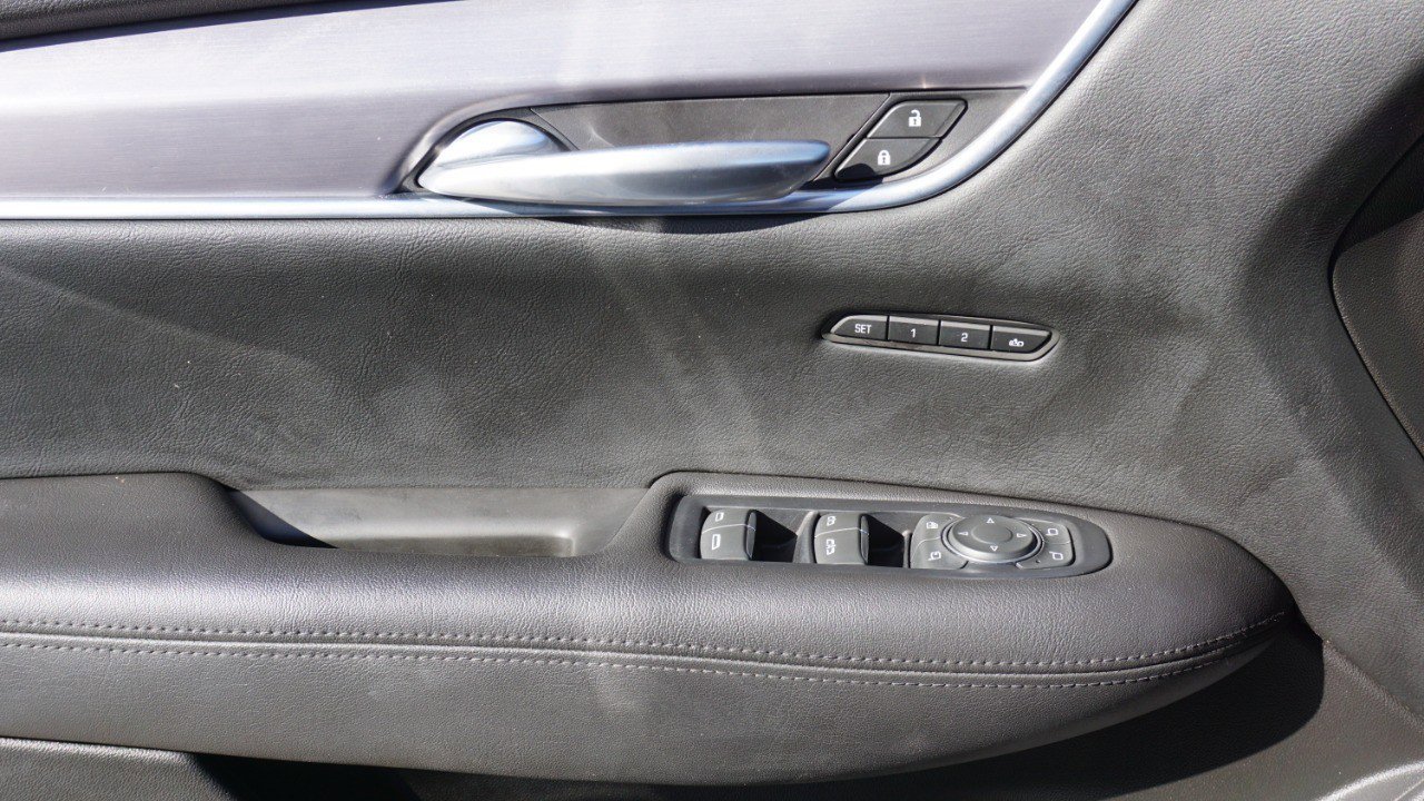 Used 2018 Cadillac XT5 Luxury w/ Driver Awareness Package image 21